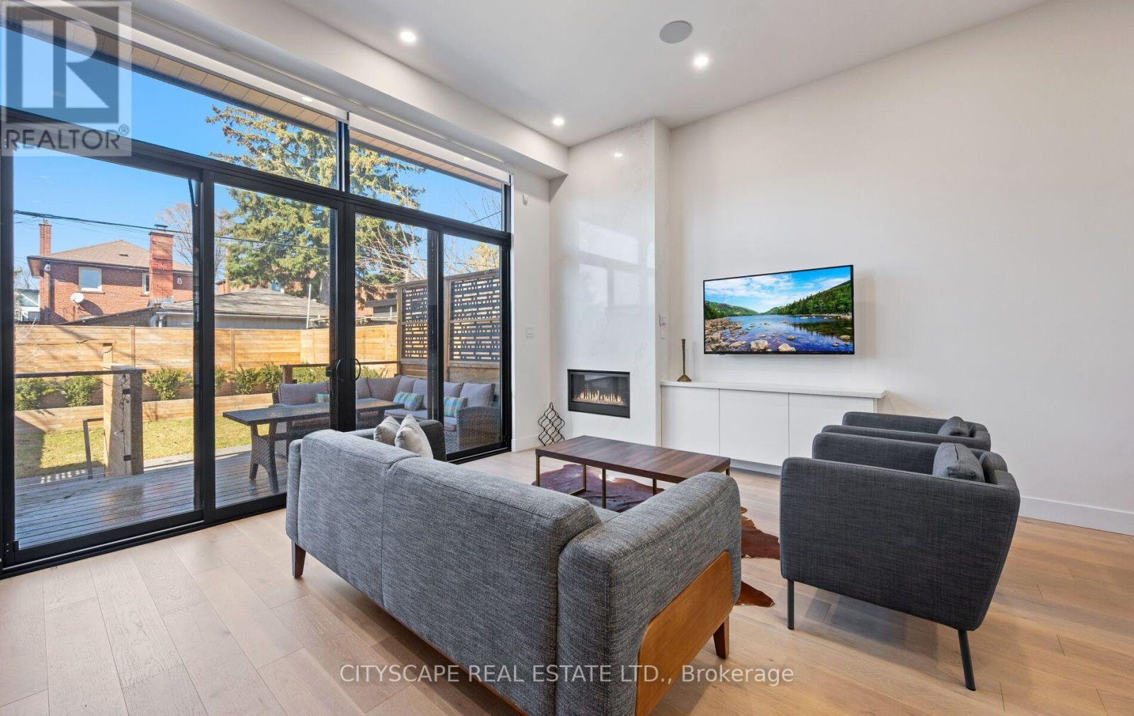 2b Holmstead Avenue, Toronto, Ontario  M4B 1T1 - Photo 7 - E13551272