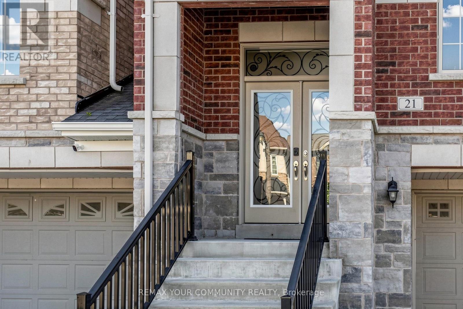 21 Princess Charlotte Avenue, Whitchurch-Stouffville, Ontario  L4A 1Y8 - Photo 4 - N13551304