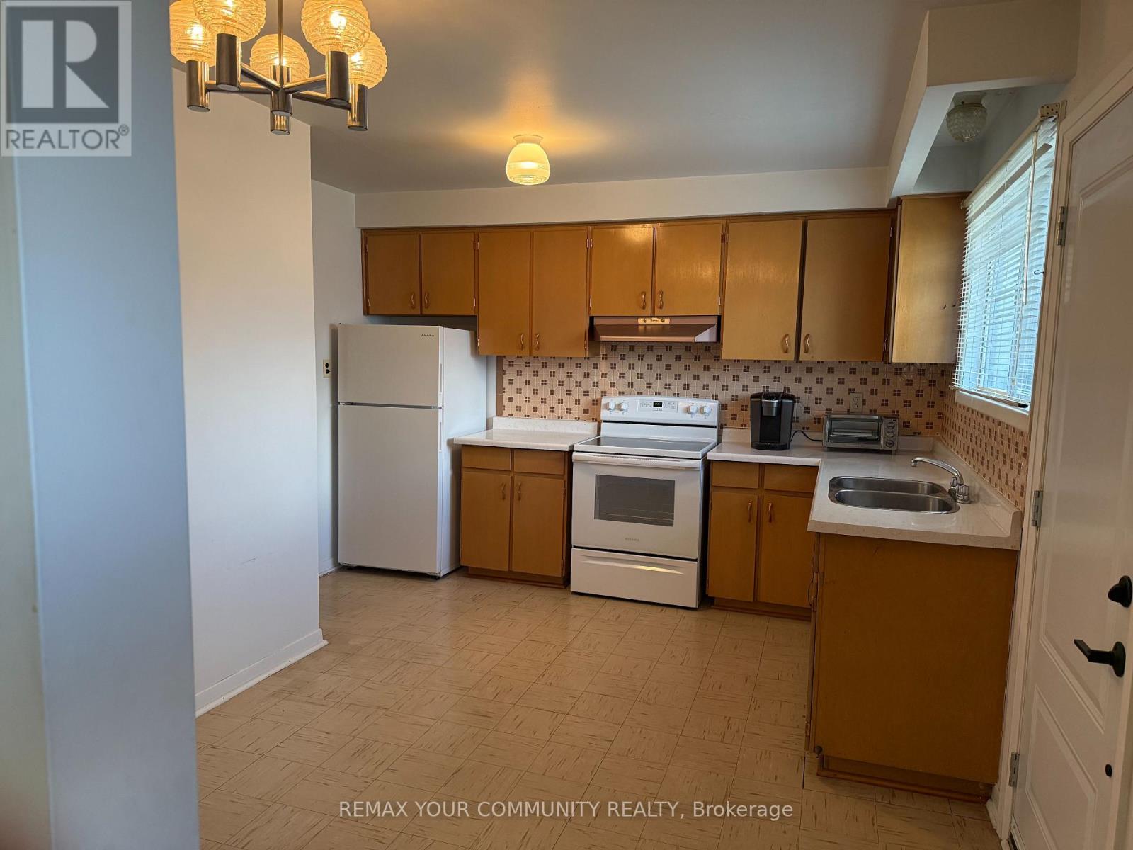 Upper - 300 Driftwood Avenue, Toronto, Ontario  M3N 2P1 - Photo 10 - W13551322