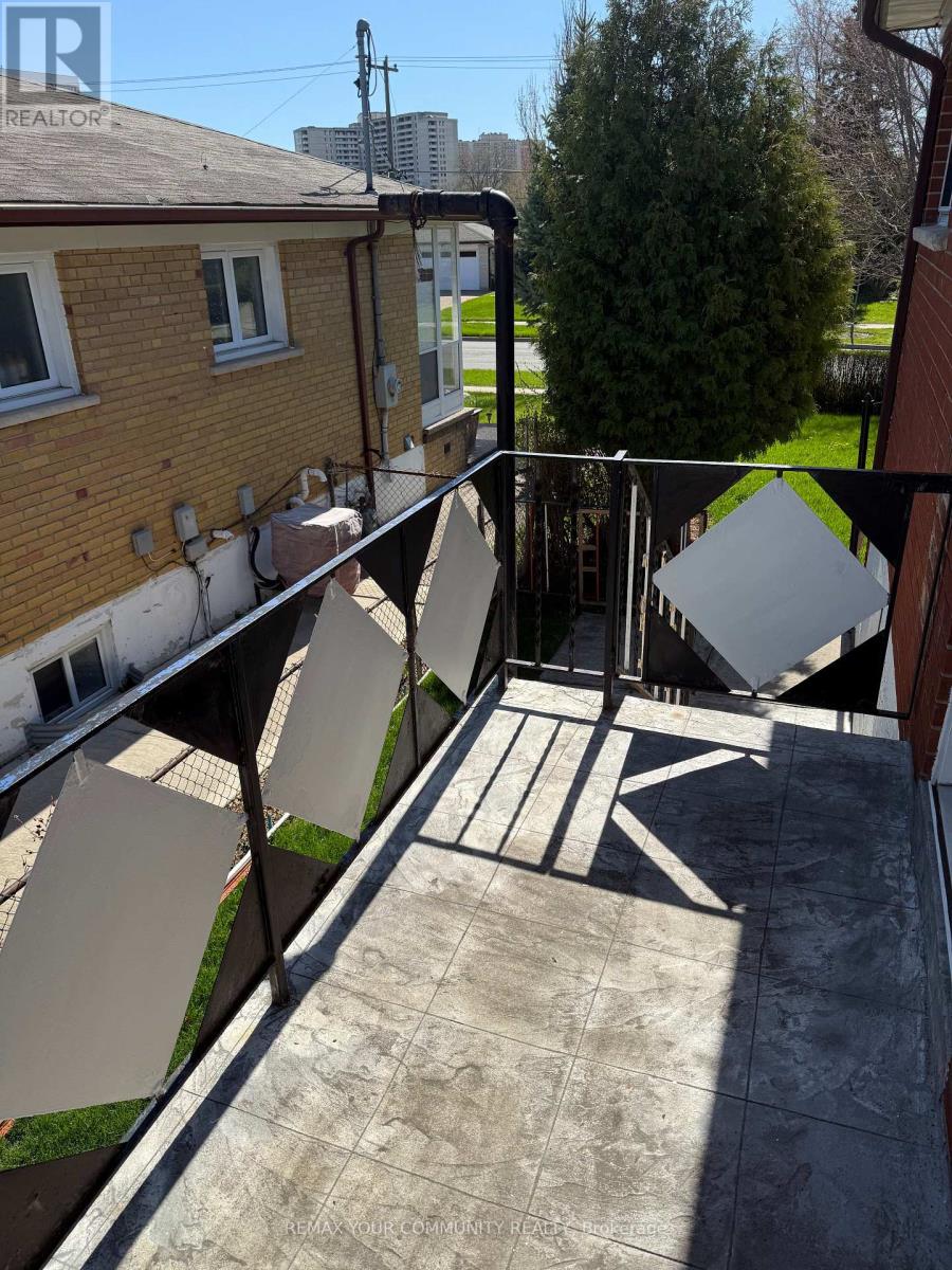 Upper - 300 Driftwood Avenue, Toronto, Ontario  M3N 2P1 - Photo 13 - W13551322