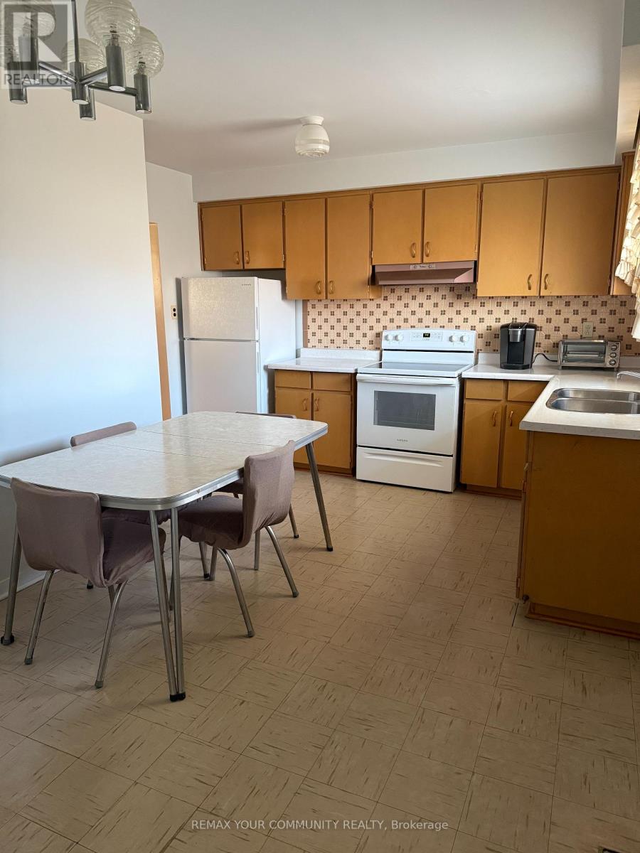 Upper - 300 Driftwood Avenue, Toronto, Ontario  M3N 2P1 - Photo 14 - W13551322