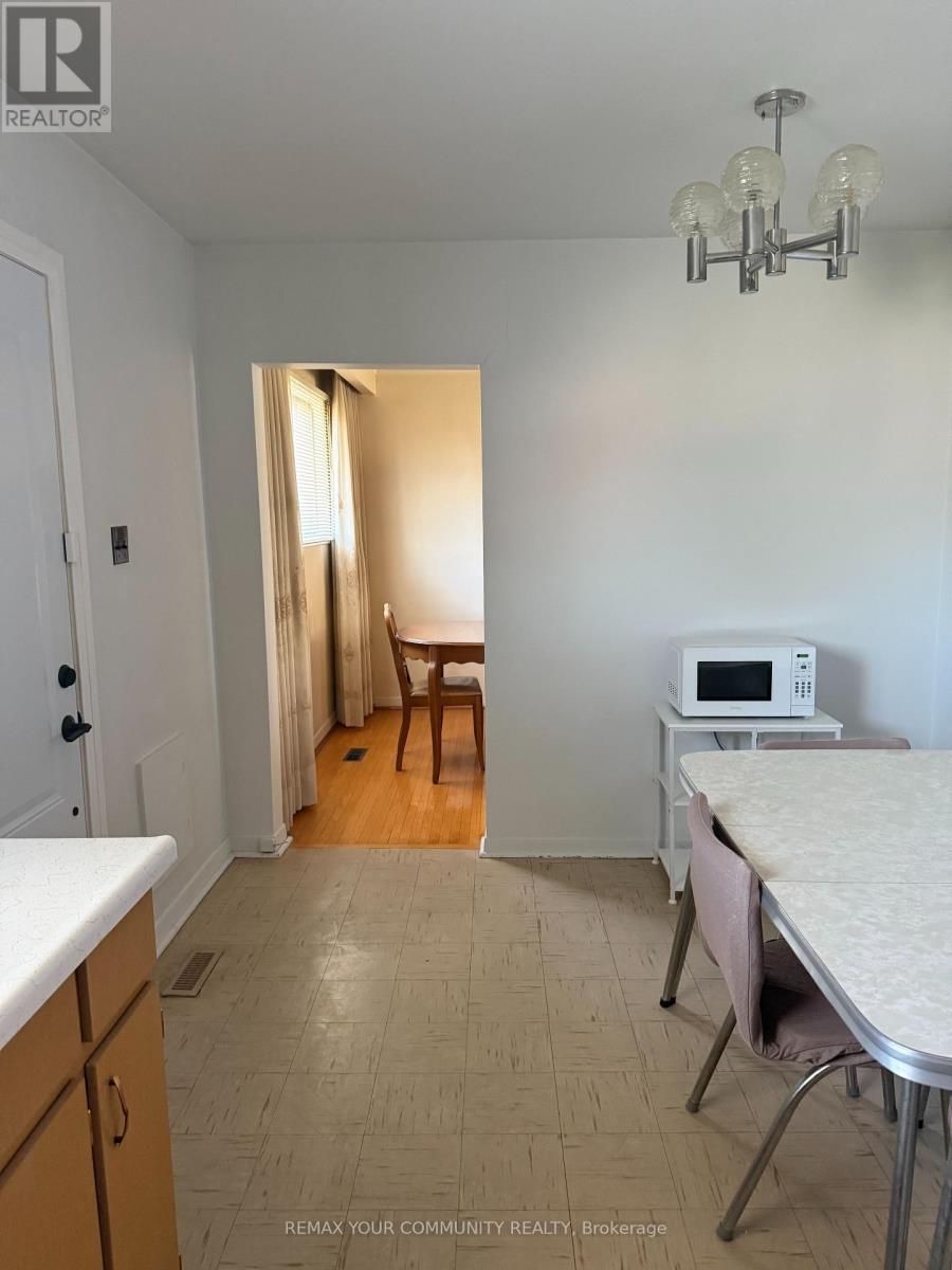 Upper - 300 Driftwood Avenue, Toronto, Ontario  M3N 2P1 - Photo 15 - W13551322