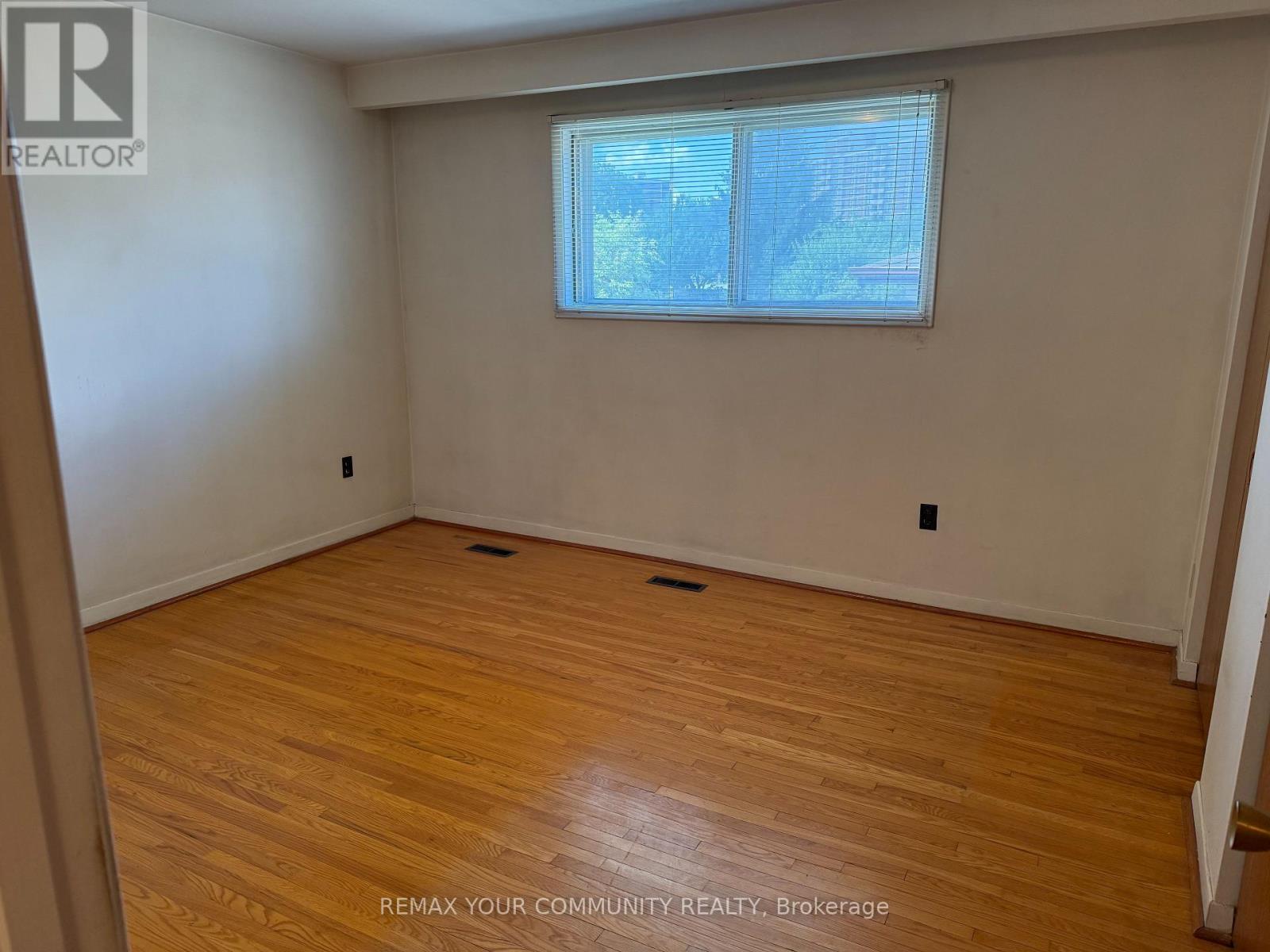 Upper - 300 Driftwood Avenue, Toronto, Ontario  M3N 2P1 - Photo 17 - W13551322