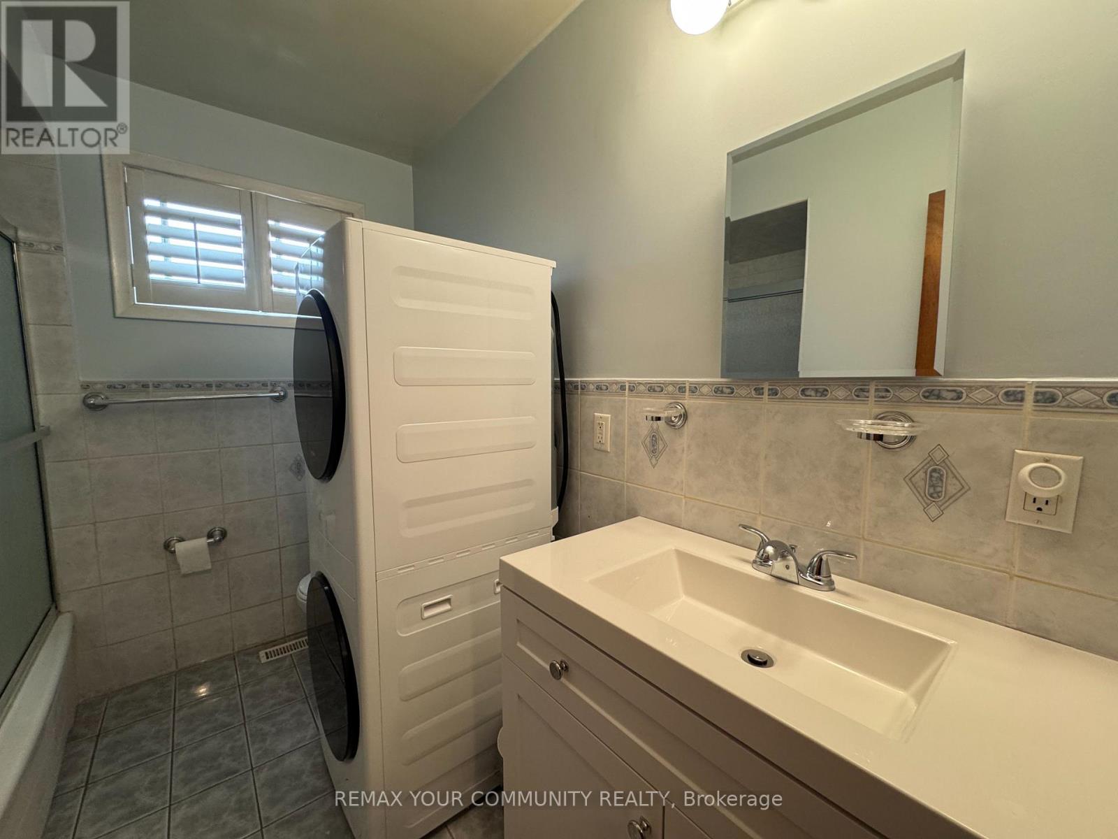 Upper - 300 Driftwood Avenue, Toronto, Ontario  M3N 2P1 - Photo 21 - W13551322
