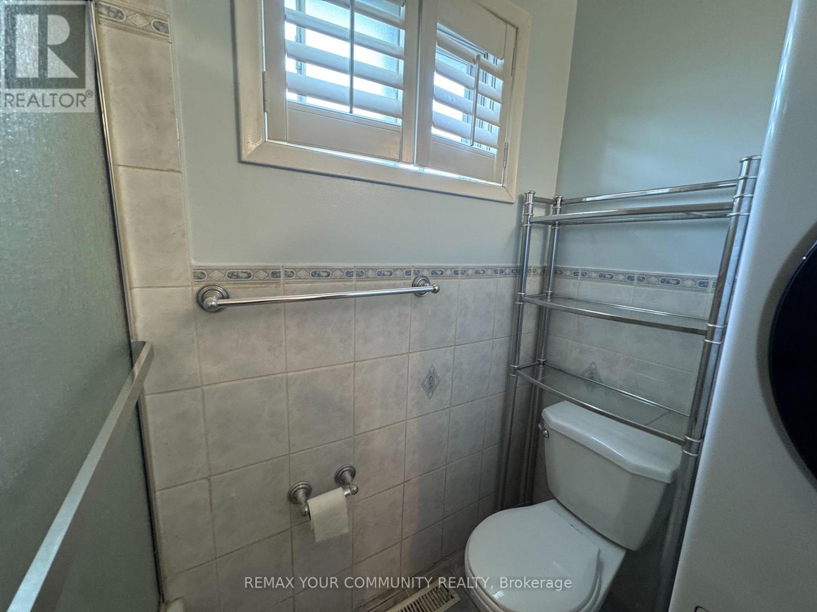 Upper - 300 Driftwood Avenue, Toronto, Ontario  M3N 2P1 - Photo 22 - W13551322