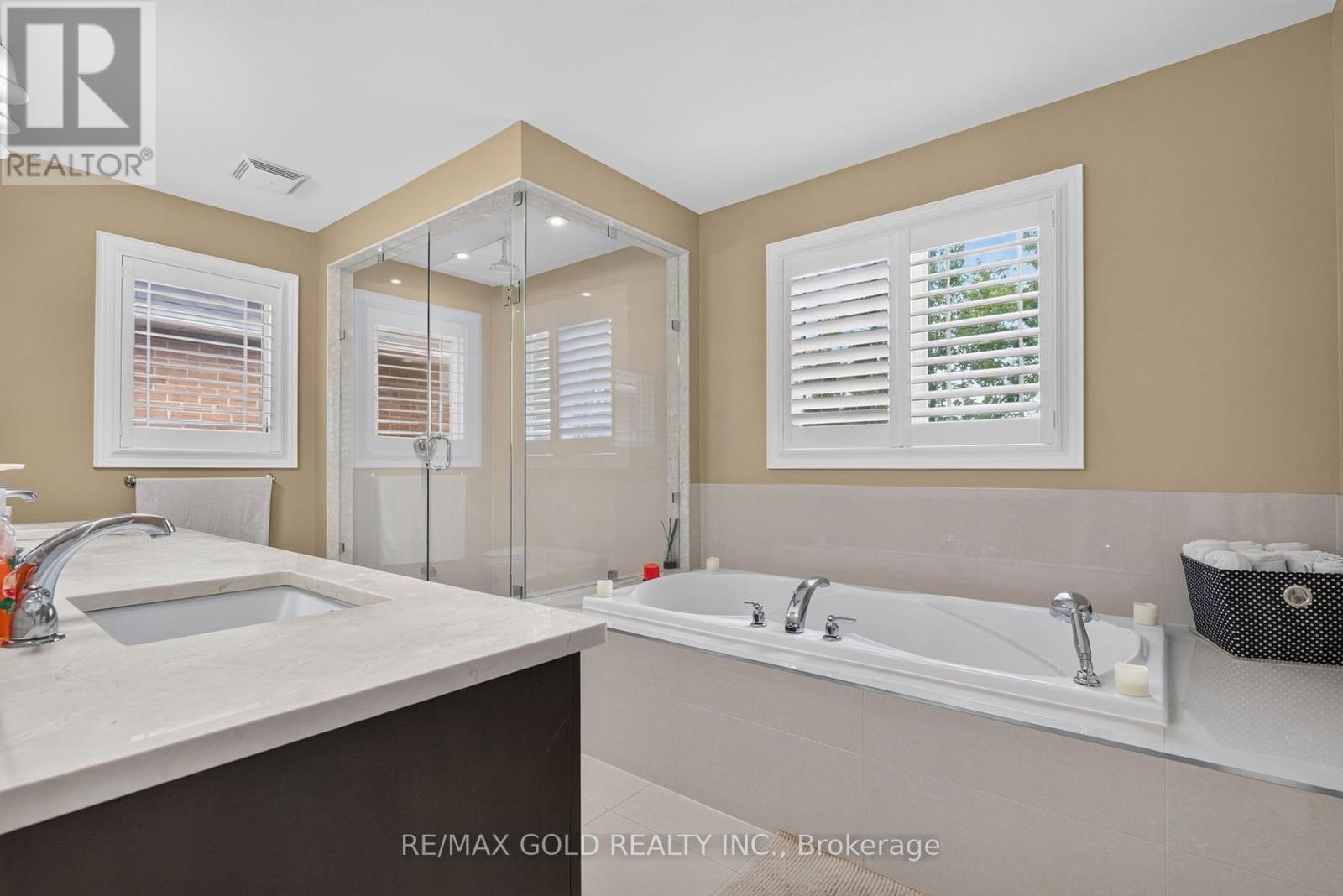 6 Ayshire Court, Brampton, Ontario L6Z 0G6 - Photo 17 - W13551368