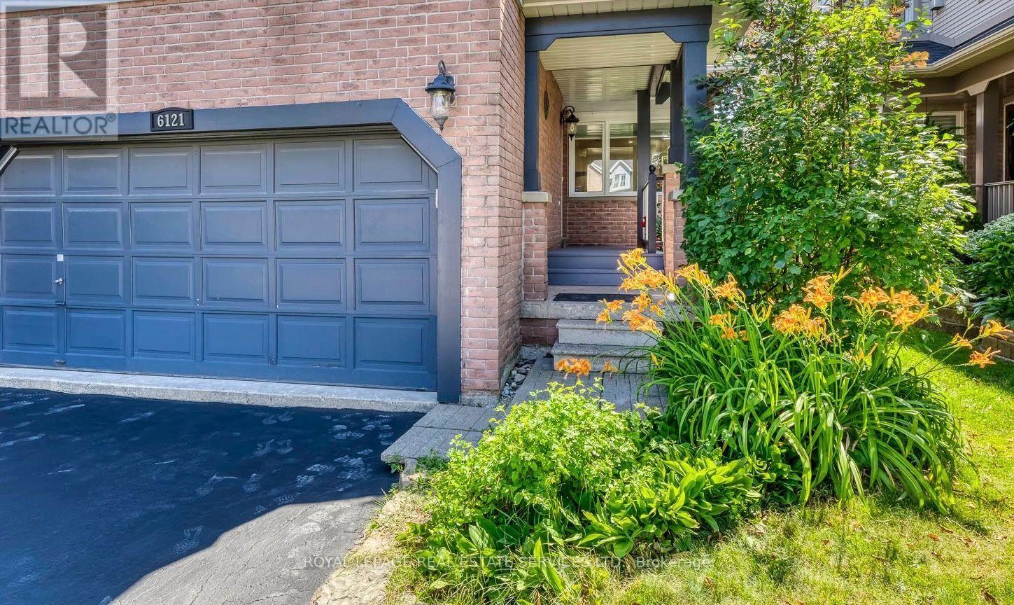6121 Leeside Crescent, Mississauga, Ontario  L5M 5K7 - Photo 2 - W13539570