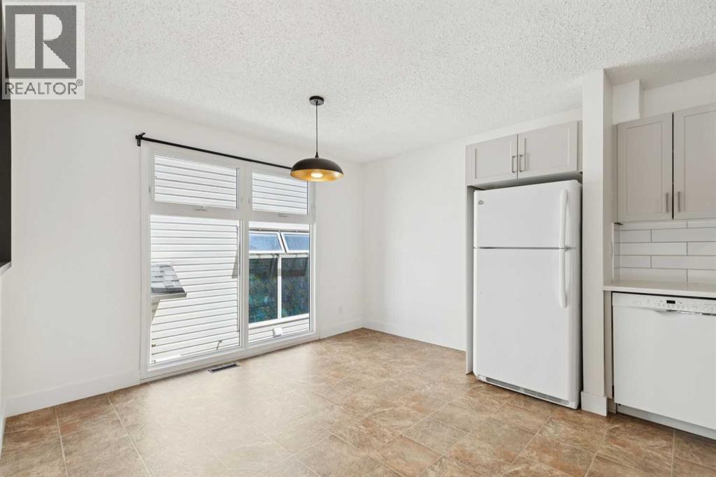 11424 8 Street SW, Calgary, Alberta  T2W 4J5 - Photo 4 - A2328216
