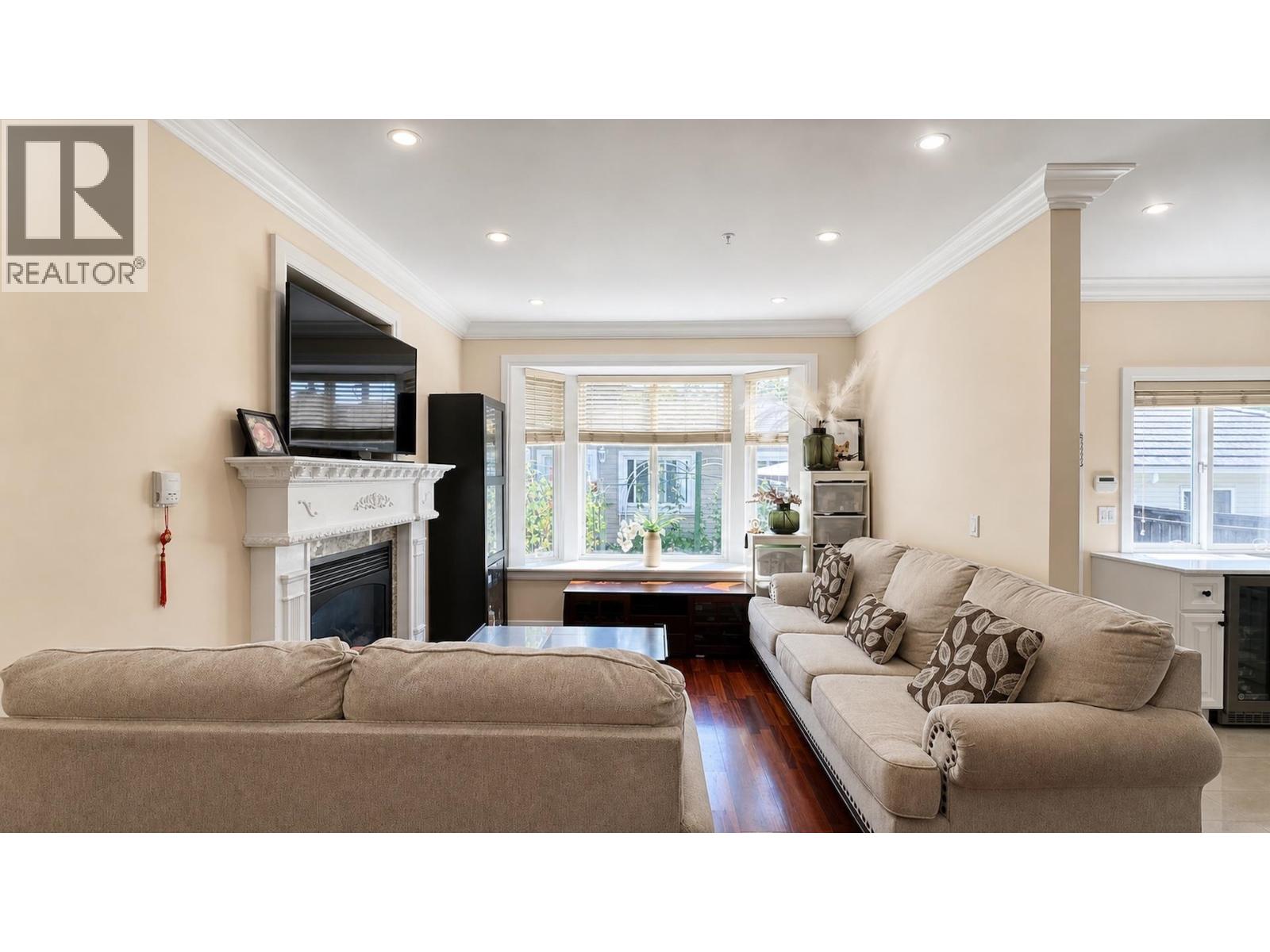 8318 Fremlin Street, Vancouver, British Columbia  V6P 3X2 - Photo 3 - R3145135