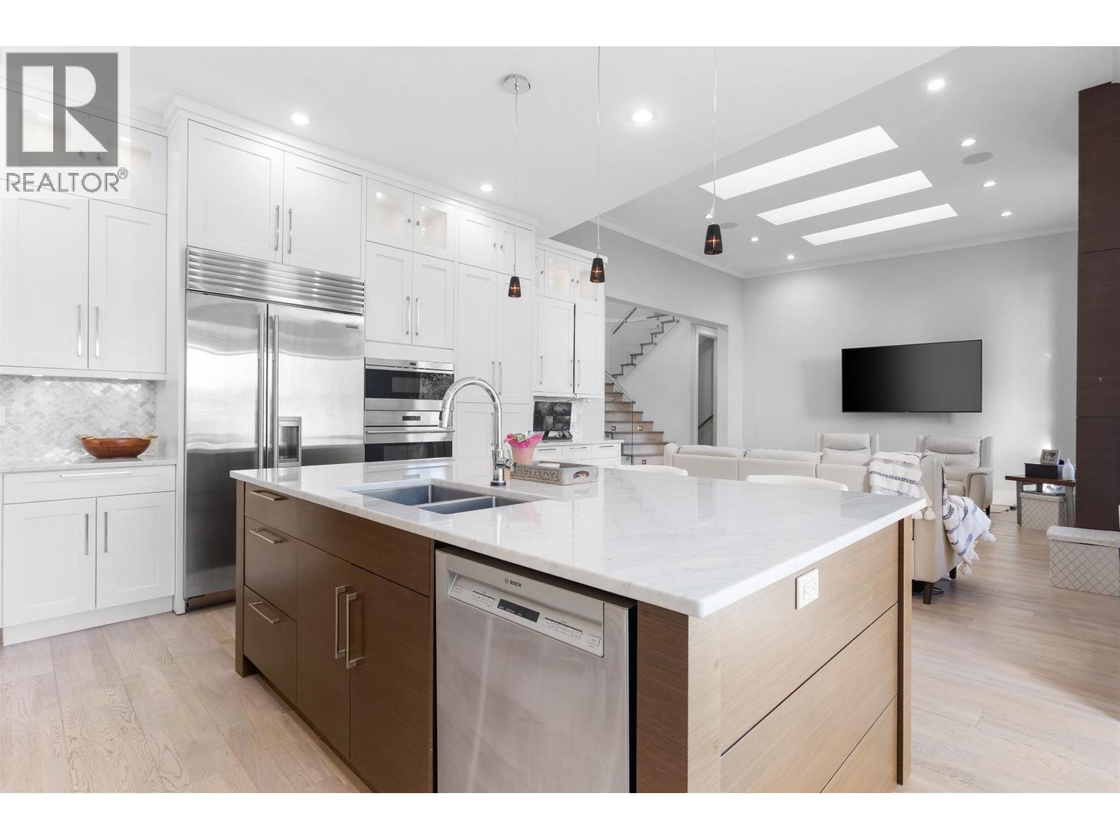 8656 Gilley Avenue, Burnaby, British Columbia  V5J 4Y5 - Photo 12 - R3145099