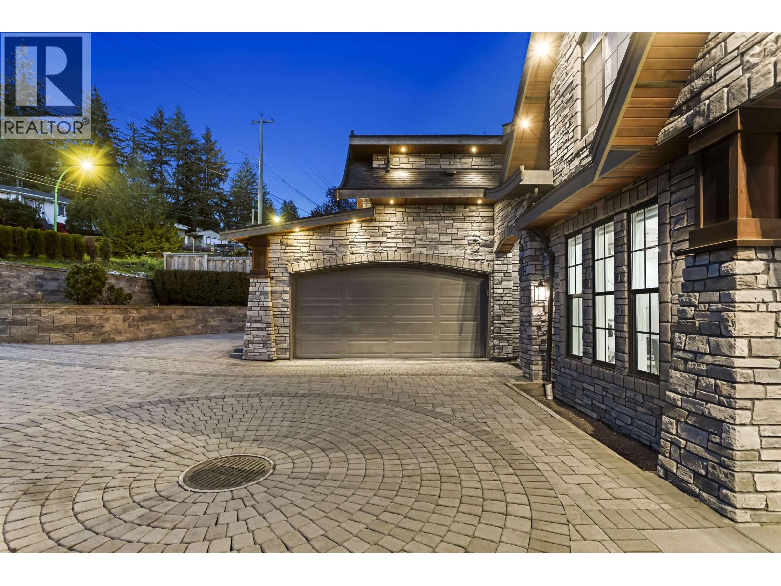 8656 Gilley Avenue, Burnaby, British Columbia  V5J 4Y5 - Photo 3 - R3145099