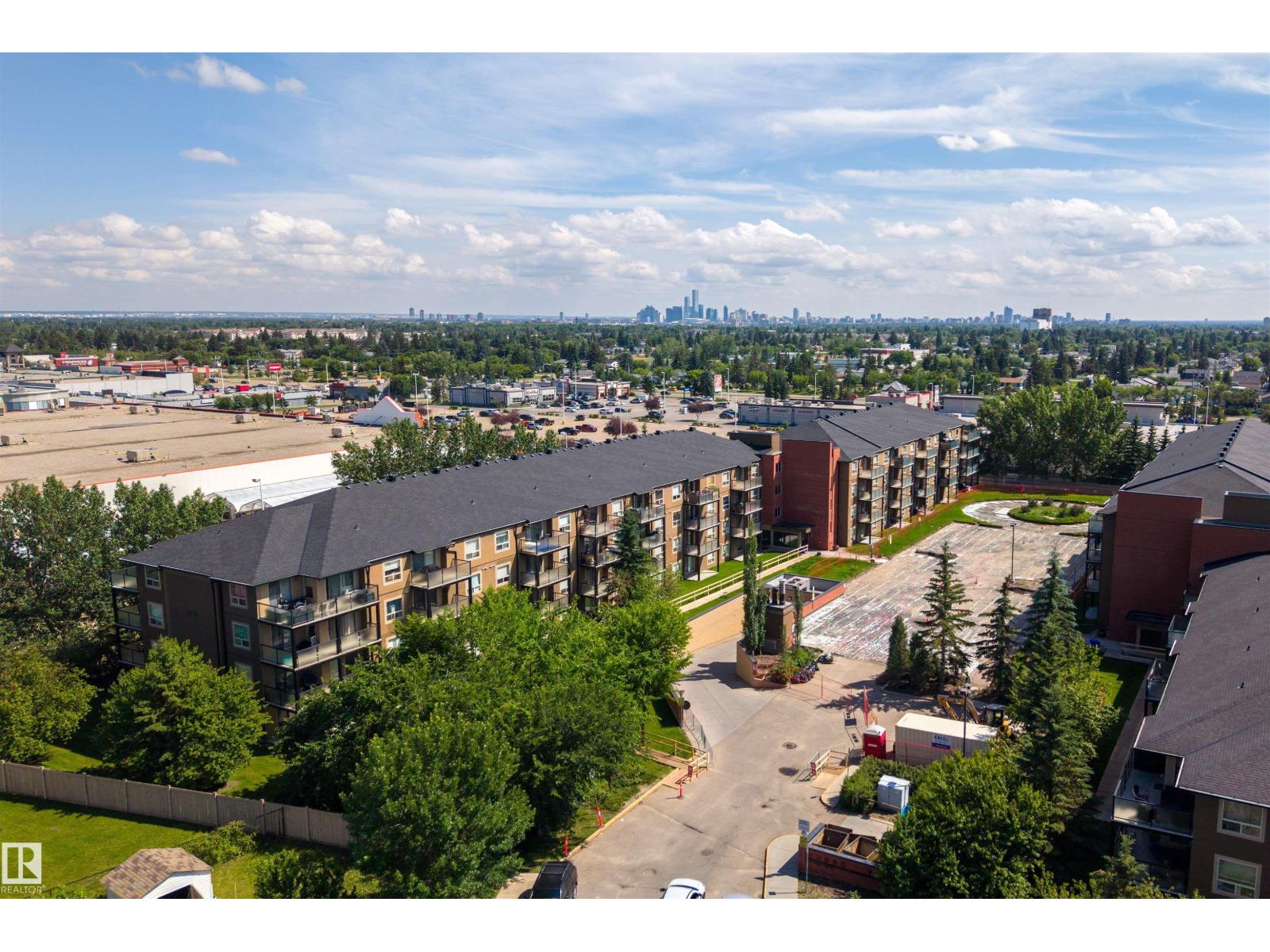 #405 13907 136 St NW, Edmonton, Alberta  T6V 1Y5 - Photo 2 - E4498281