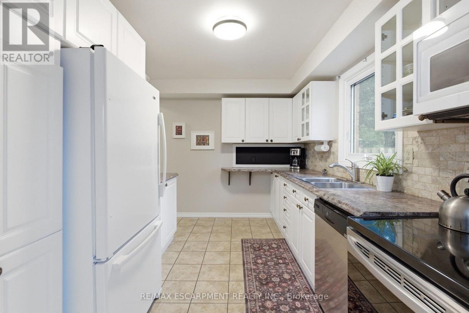 2367 Montgomery Drive, Burlington, Ontario  L7P 4A6 - Photo 11 - W13551384