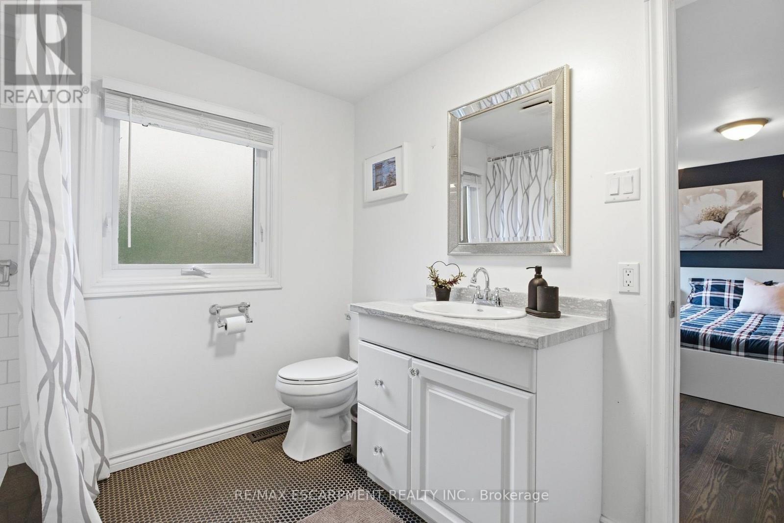 2367 Montgomery Drive, Burlington, Ontario  L7P 4A6 - Photo 19 - W13551384