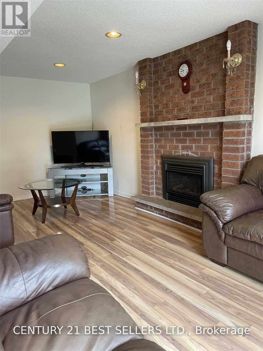 Lower - 2089 The Chase, Mississauga, Ontario L5M 3B8 - Photo 2 - W13551452