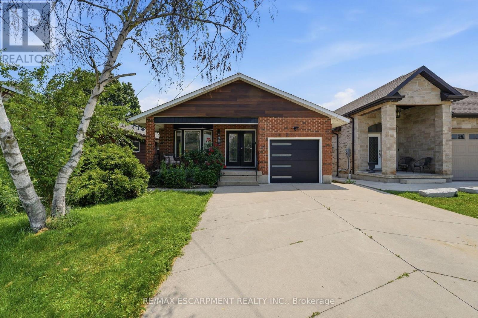 LOWER - 303 CALEDON AVENUE, Hamilton (Rolston)