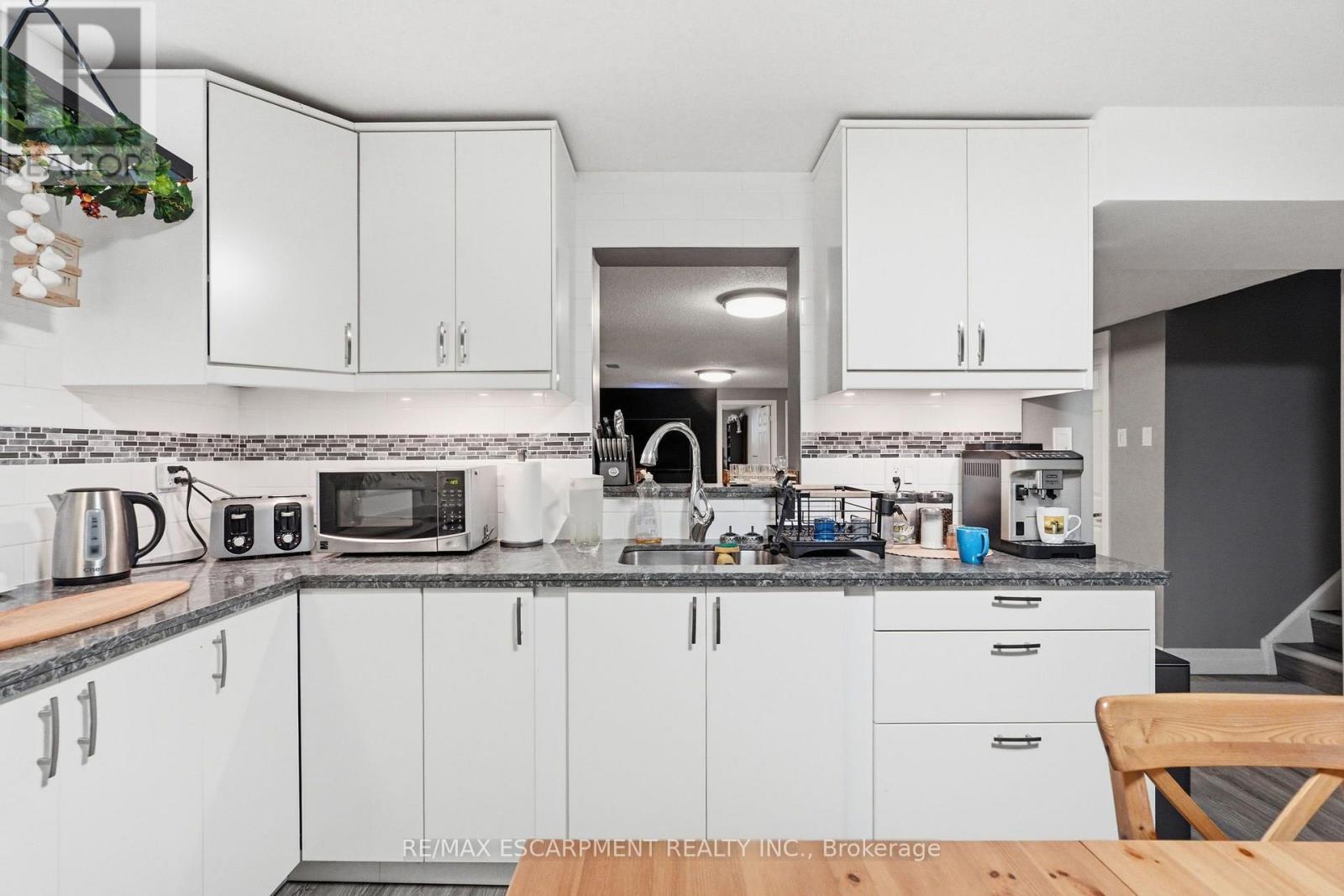 Lower - 303 Caledon Avenue, Hamilton, Ontario L9C 3C9 - Photo 18 - X13551408