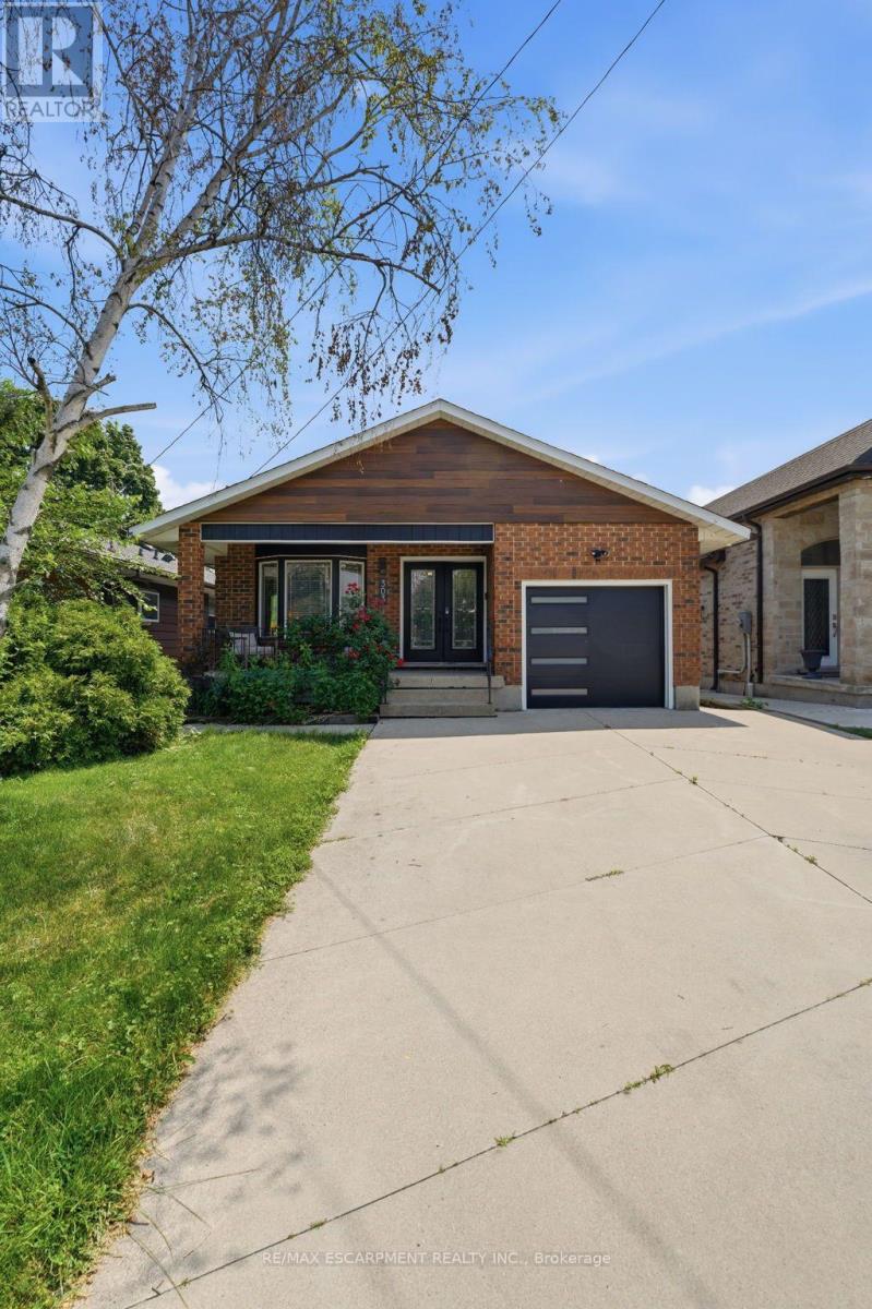Lower - 303 Caledon Avenue, Hamilton, Ontario L9C 3C9 - Photo 2 - X13551408