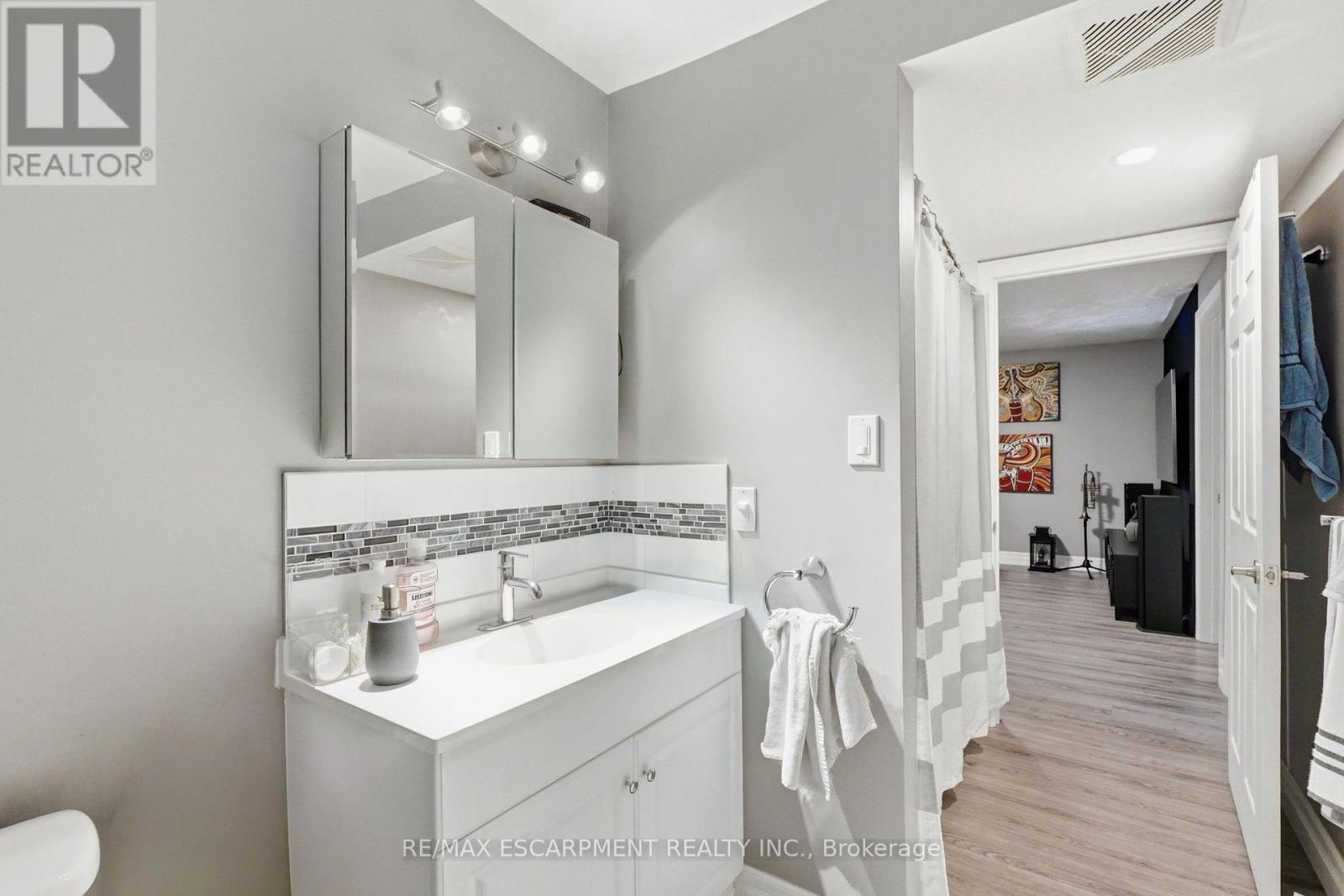 Lower - 303 Caledon Avenue, Hamilton, Ontario L9C 3C9 - Photo 26 - X13551408