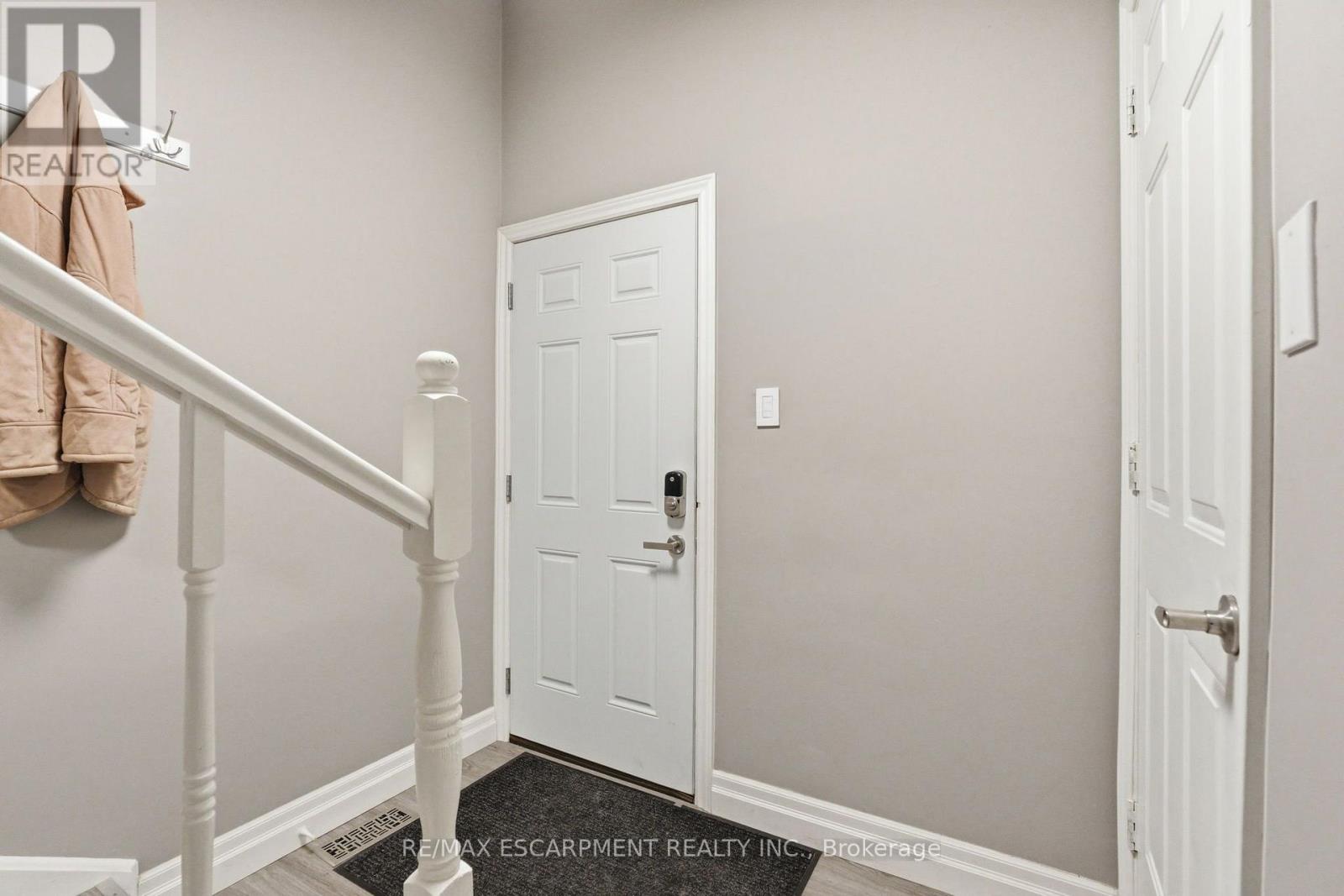 Lower - 303 Caledon Avenue, Hamilton, Ontario L9C 3C9 - Photo 6 - X13551408
