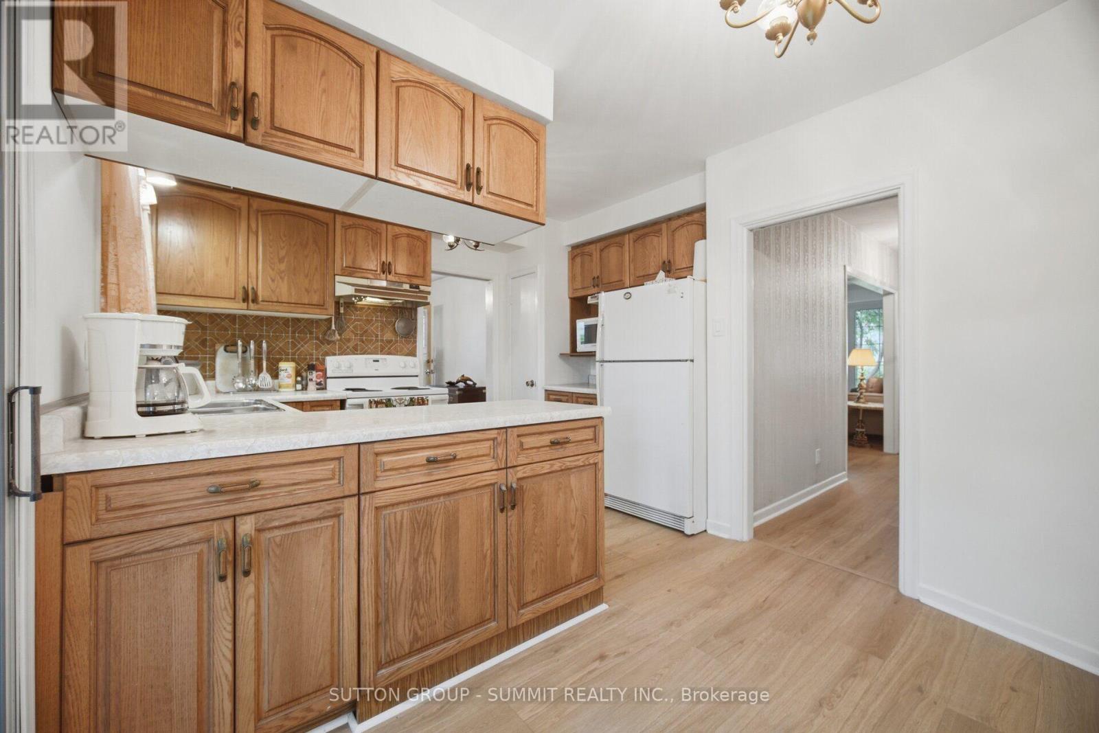 3359 Enniskillen Circle, Mississauga, Ontario  L5C 2M9 - Photo 6 - W13549648