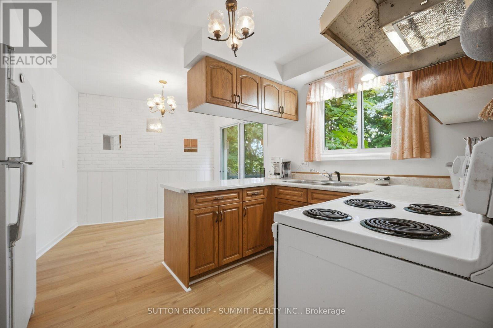 3359 Enniskillen Circle, Mississauga, Ontario  L5C 2M9 - Photo 9 - W13549648