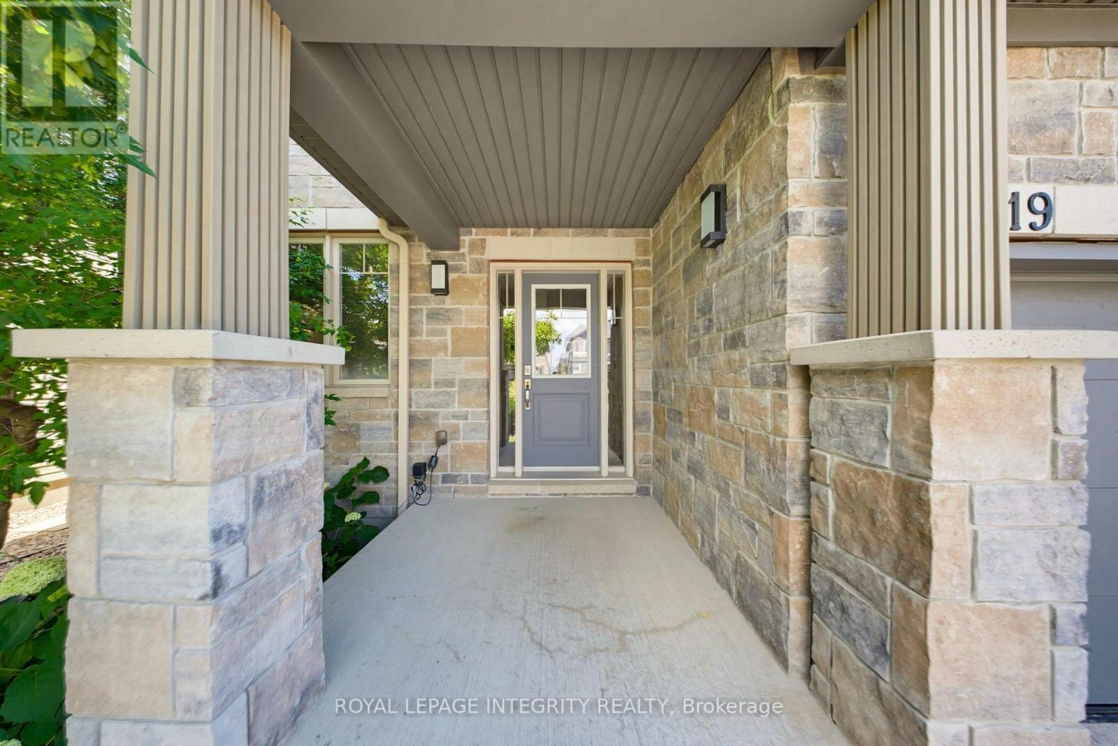 319 Bobolink Ridge, Ottawa, Ontario  K2V 0B7 - Photo 3 - X13551370