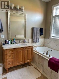 212 Snowbridge Way, Blue Mountains, Ontario  L9Y 0V1 - Photo 15 - X13551604