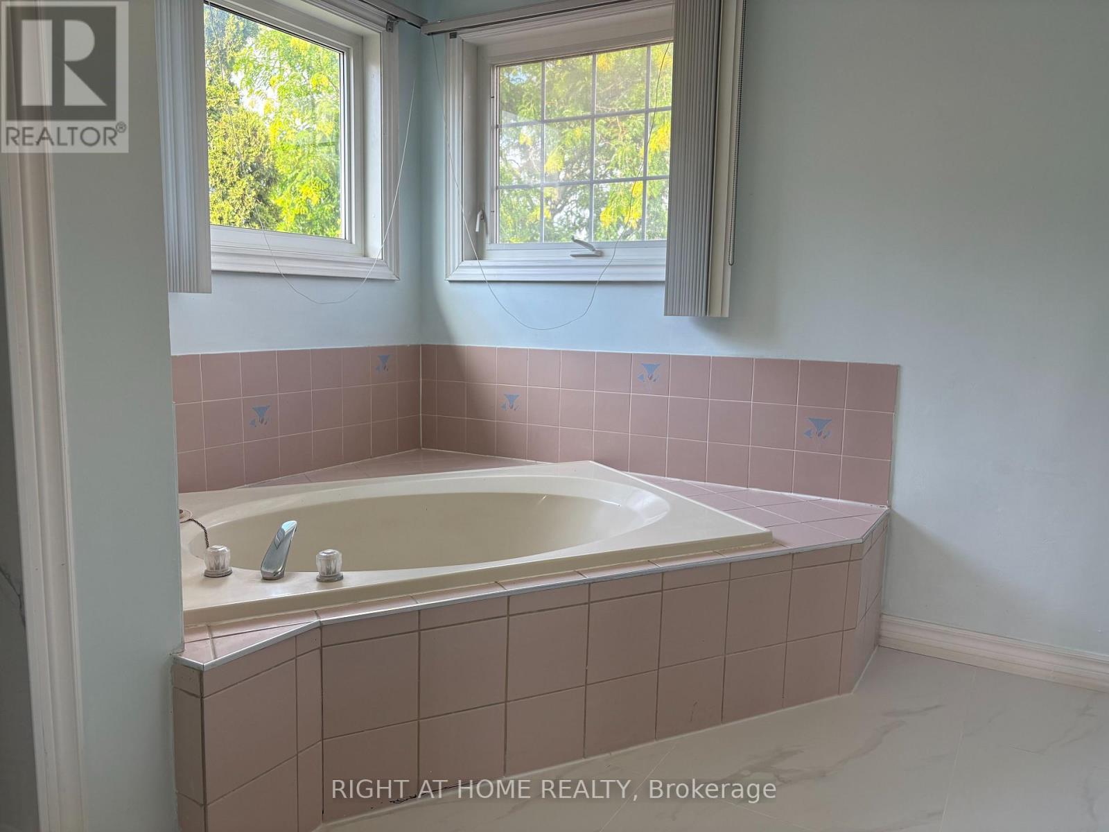 195 Johnson Street, Barrie, Ontario L4M 5Y9 - Photo 11 - S13551638