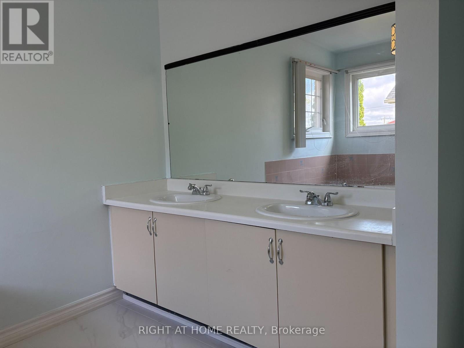 195 Johnson Street, Barrie, Ontario L4M 5Y9 - Photo 12 - S13551638