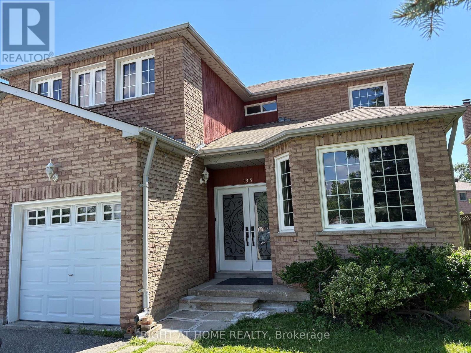 195 Johnson Street, Barrie, Ontario L4M 5Y9 - Photo 2 - S13551638