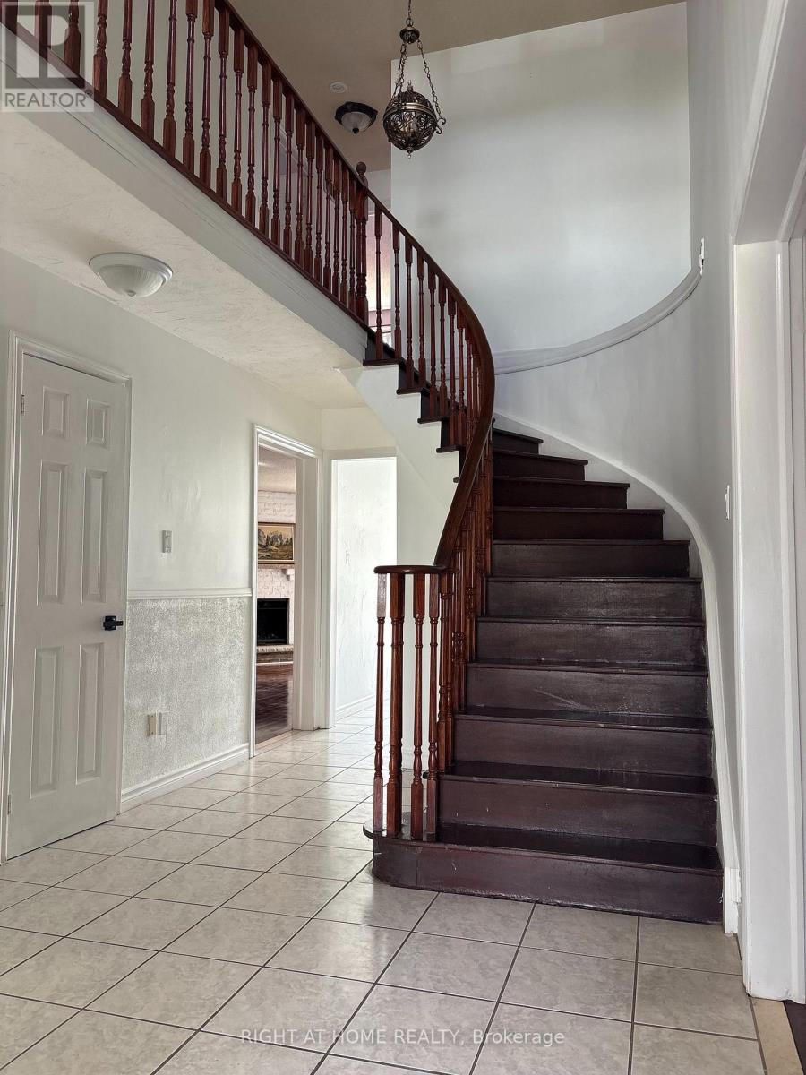 195 Johnson Street, Barrie, Ontario L4M 5Y9 - Photo 3 - S13551638