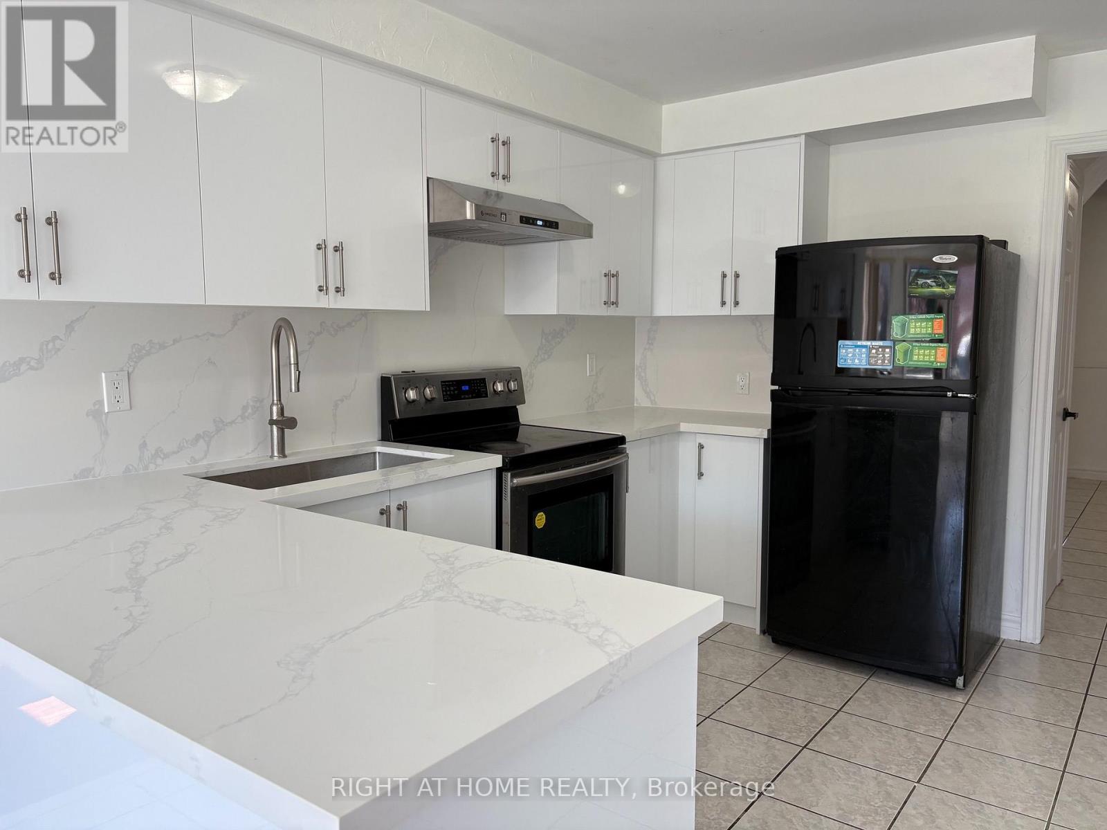 195 Johnson Street, Barrie, Ontario L4M 5Y9 - Photo 4 - S13551638