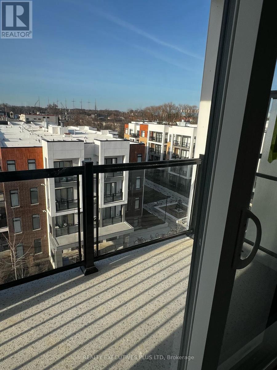 606 - 135 Canon Jackson Drive, Toronto, Ontario  M6M 0C3 - Photo 17 - W13551554