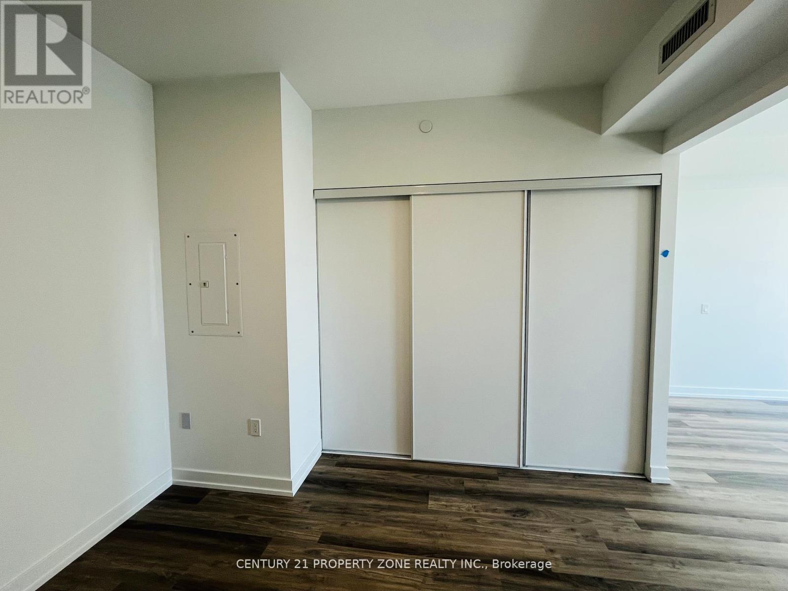 305 - 6 Chartwell Road, Toronto (Stonegate-Queensway), Ontario  M8Z 0H2 - Photo 4 - W13551590