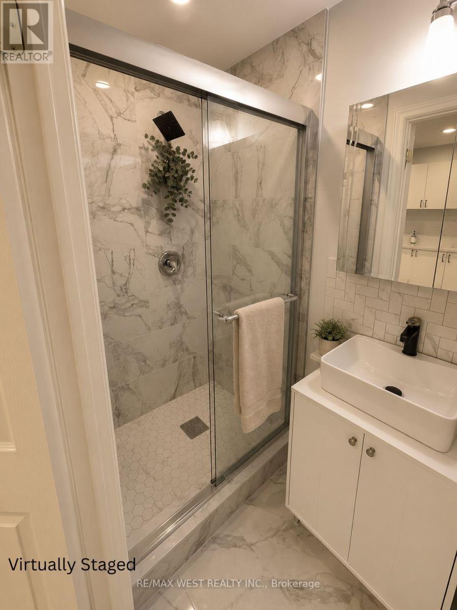 Main - 64 Russett Avenue, Toronto, Ontario  M6H 3M3 - Photo 6 - W13551610