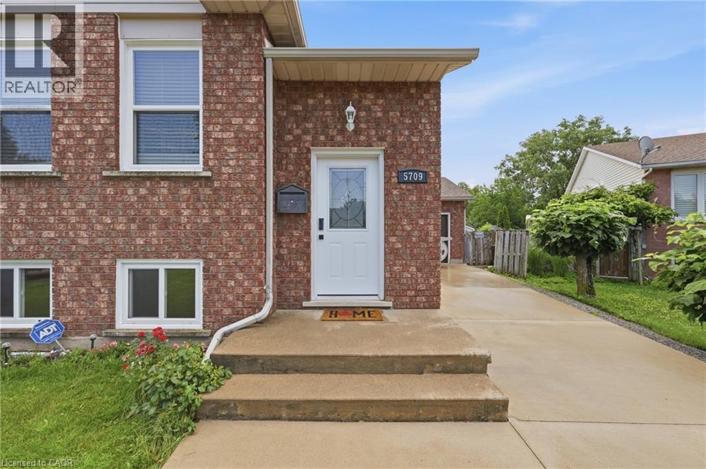 5709 Deerbrook Street, Niagara Falls, Ontario  L2G 7V6 - Photo 2 - 40845352