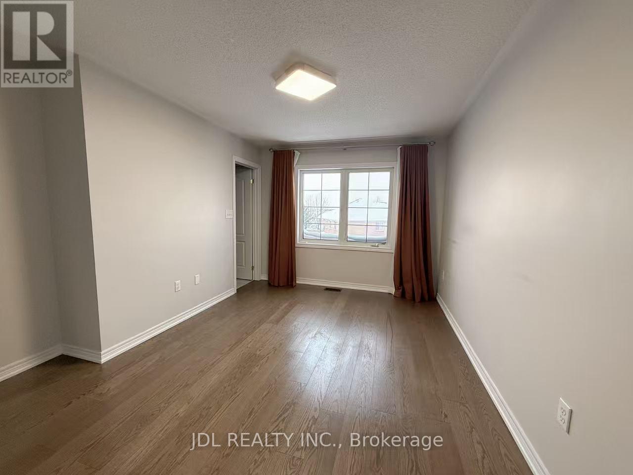 1374 Granrock Crescent, Mississauga, Ontario  L5V 0E1 - Photo 5 - W13551704