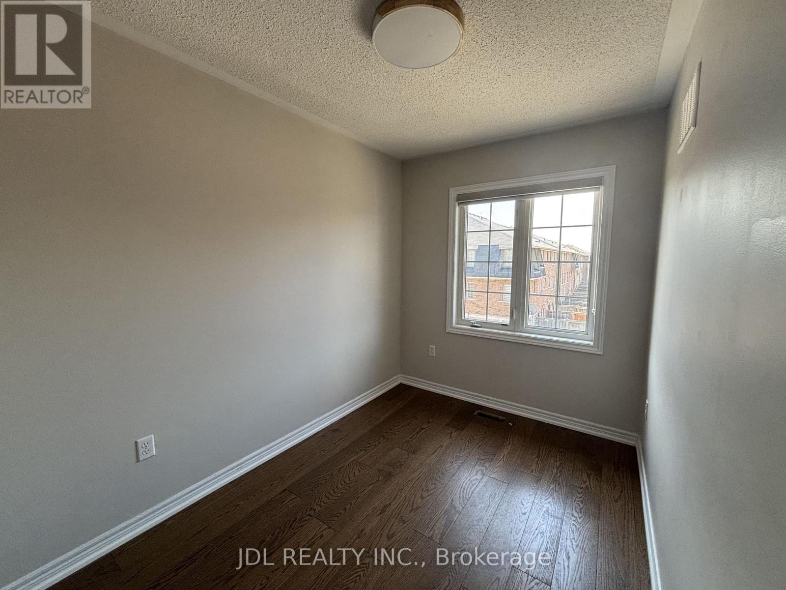 1374 Granrock Crescent, Mississauga, Ontario  L5V 0E1 - Photo 9 - W13551704
