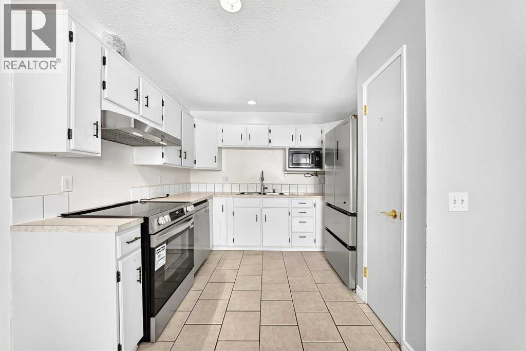 641 Whitewood Road NE, Calgary, Alberta  T1Y 4A1 - Photo 5 - A2326740