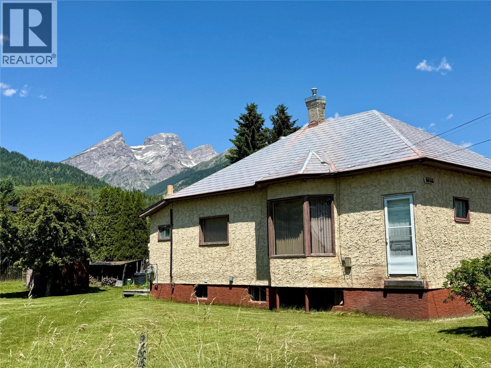 1101 9th Avenue, Fernie, British Columbia  V0B 1M0 - Photo 1 - 10394183