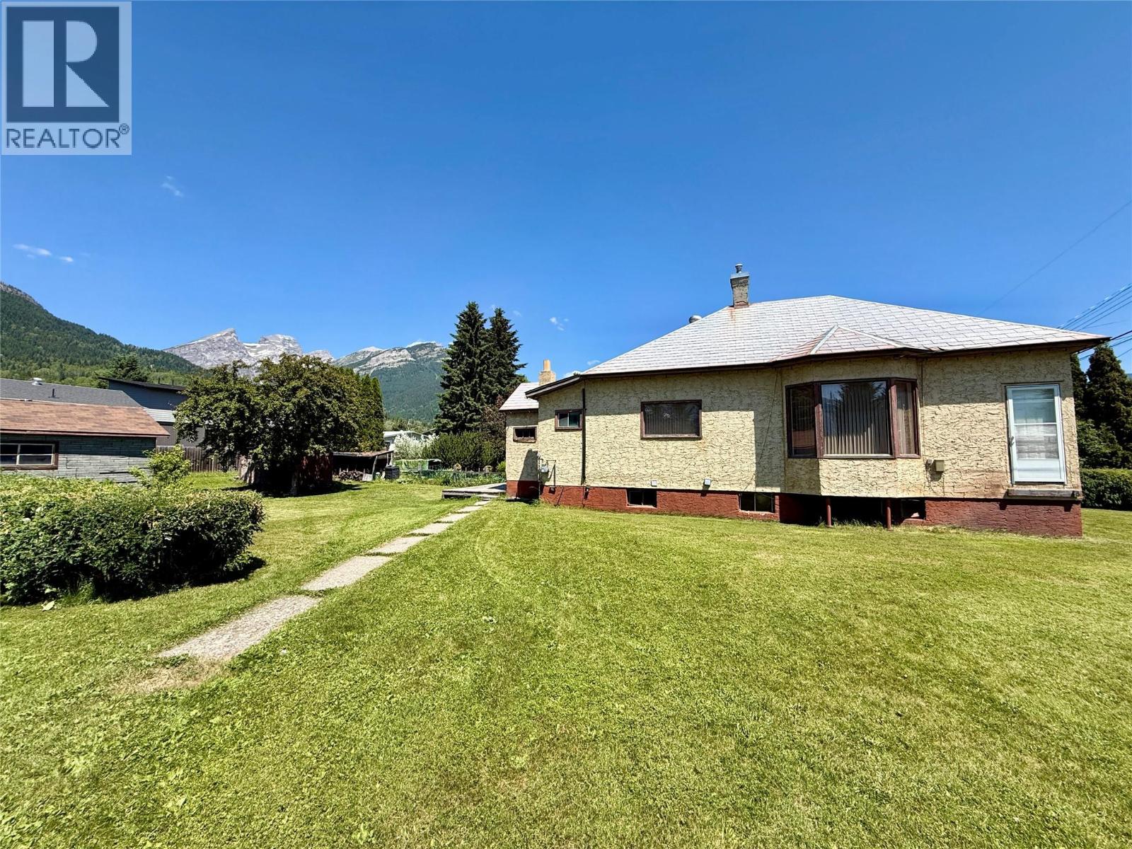 1101 9th Avenue, Fernie, British Columbia  V0B 1M0 - Photo 2 - 10394183
