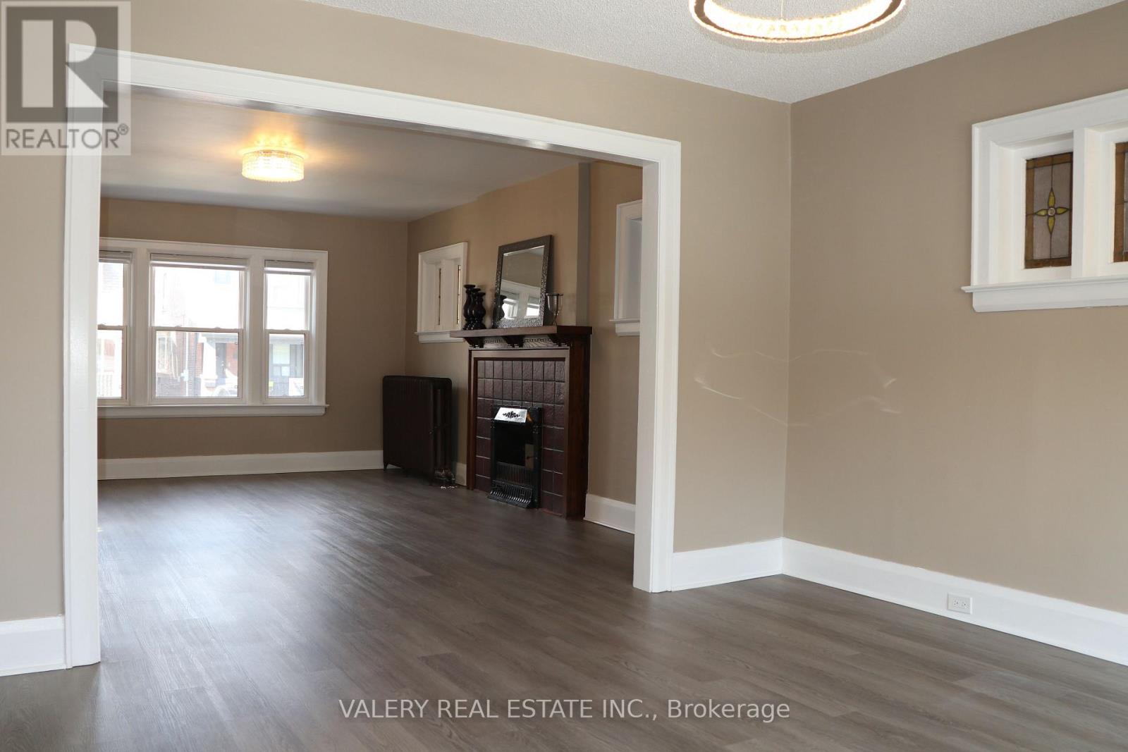 207 Oakwood Avenue, Toronto, Ontario  M6E 2V3 - Photo 10 - C13551822