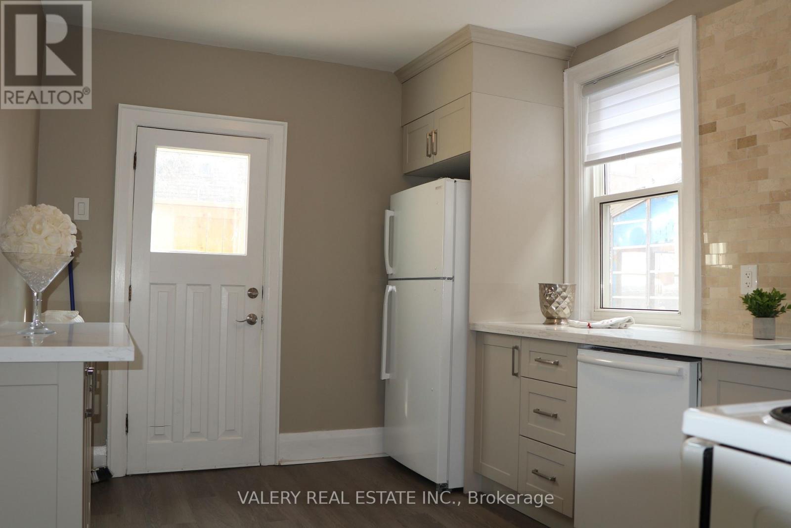207 Oakwood Avenue, Toronto, Ontario  M6E 2V3 - Photo 14 - C13551822