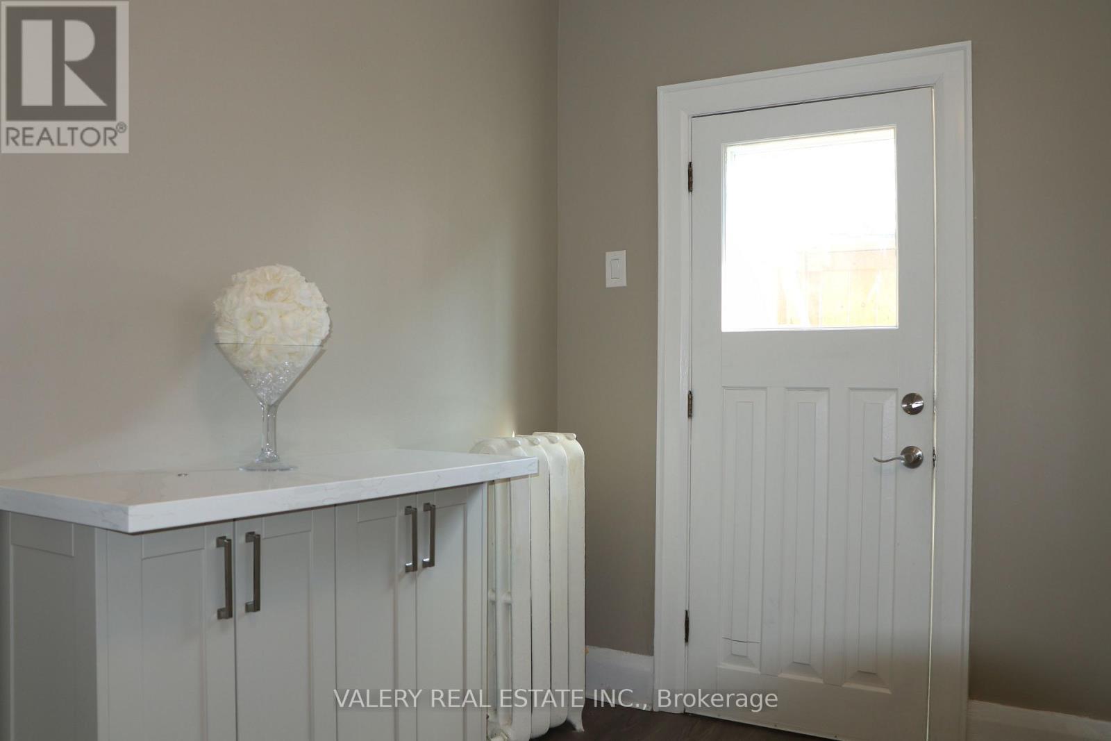 207 Oakwood Avenue, Toronto, Ontario  M6E 2V3 - Photo 15 - C13551822