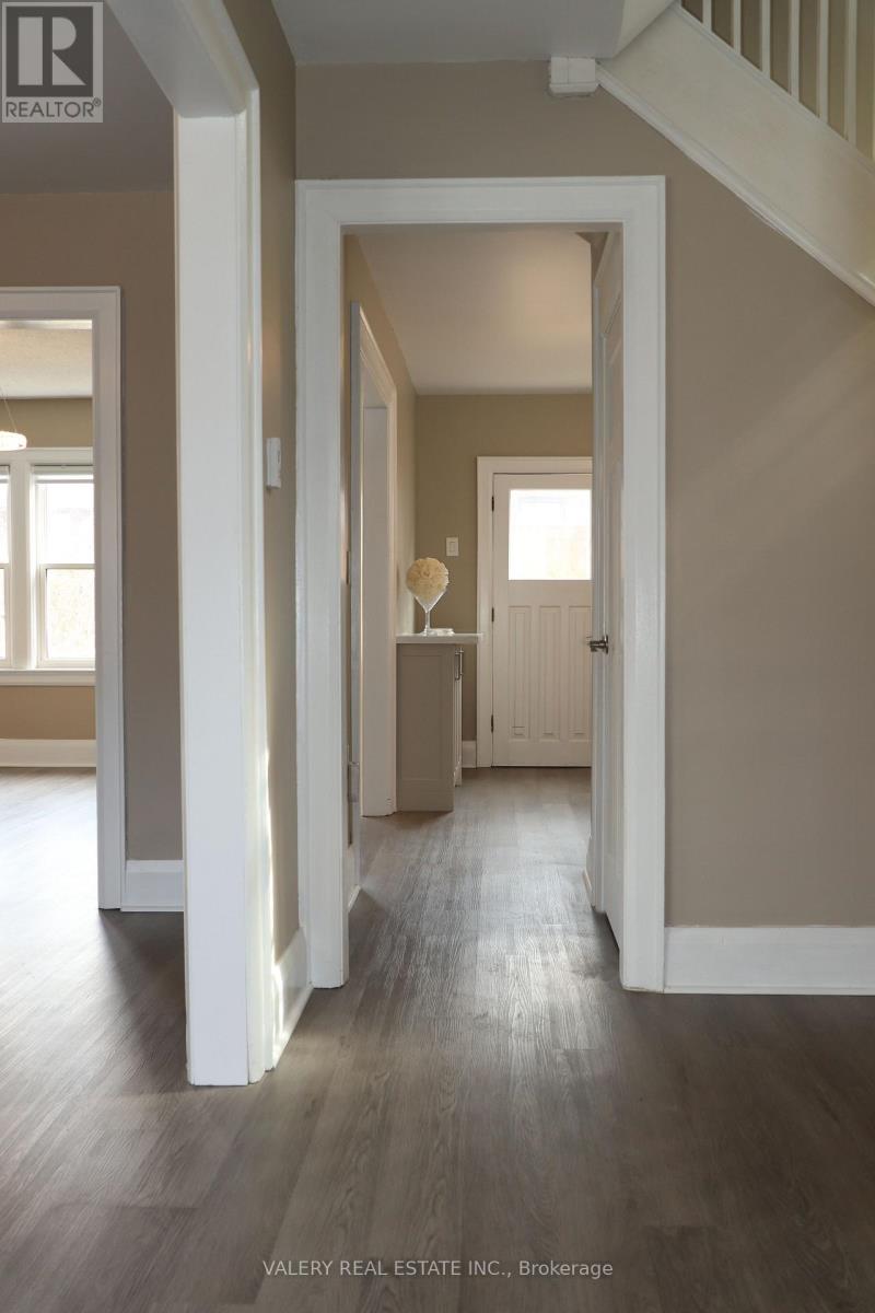 207 Oakwood Avenue, Toronto, Ontario  M6E 2V3 - Photo 17 - C13551822
