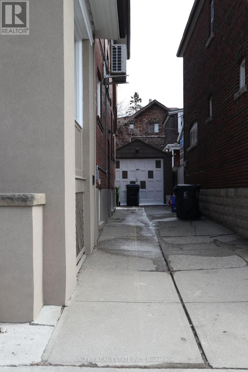207 Oakwood Avenue, Toronto, Ontario  M6E 2V3 - Photo 2 - C13551822