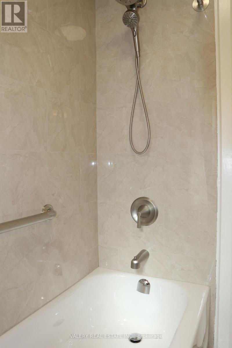 207 Oakwood Avenue, Toronto, Ontario  M6E 2V3 - Photo 27 - C13551822