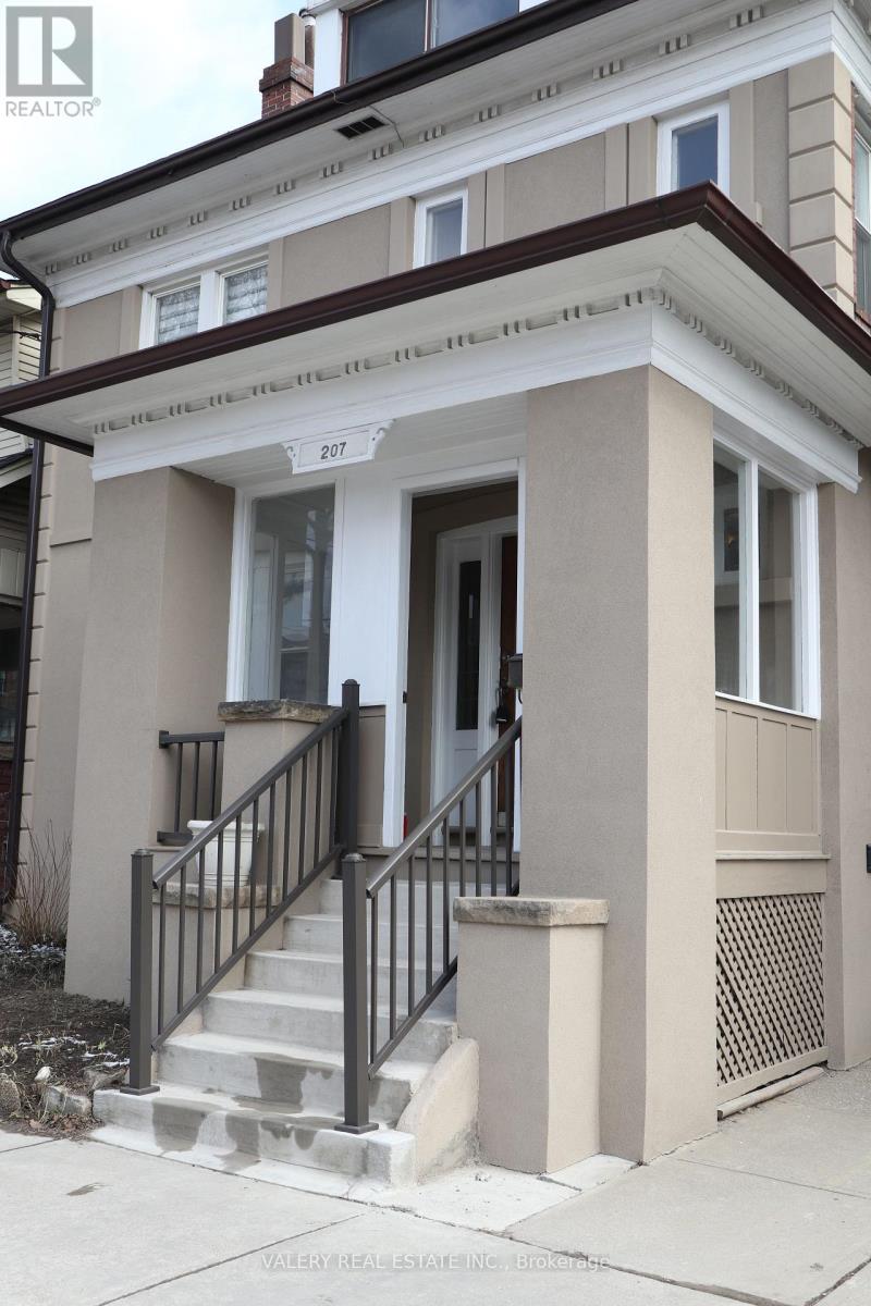 207 Oakwood Avenue, Toronto, Ontario  M6E 2V3 - Photo 3 - C13551822