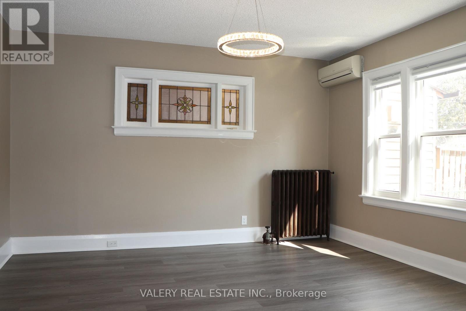 207 Oakwood Avenue, Toronto, Ontario  M6E 2V3 - Photo 9 - C13551822